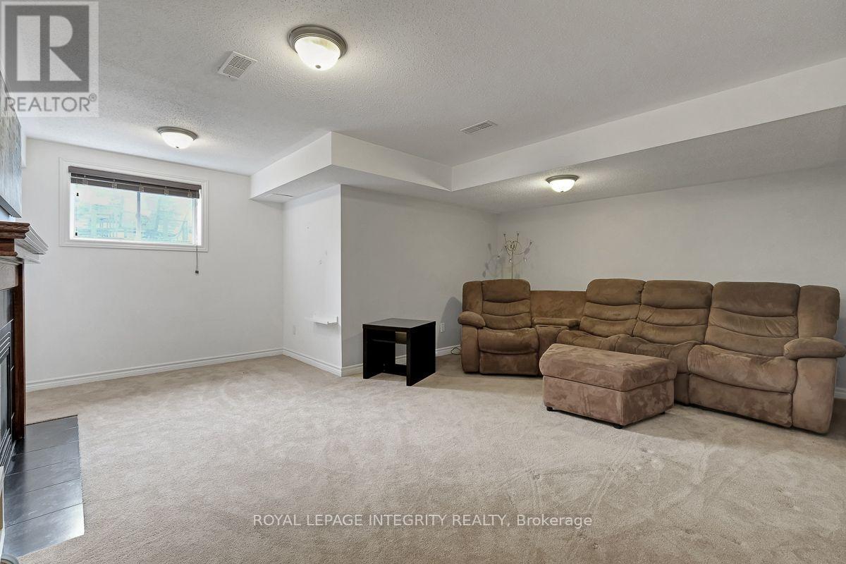 193 MOJAVE CRESCENT - 38