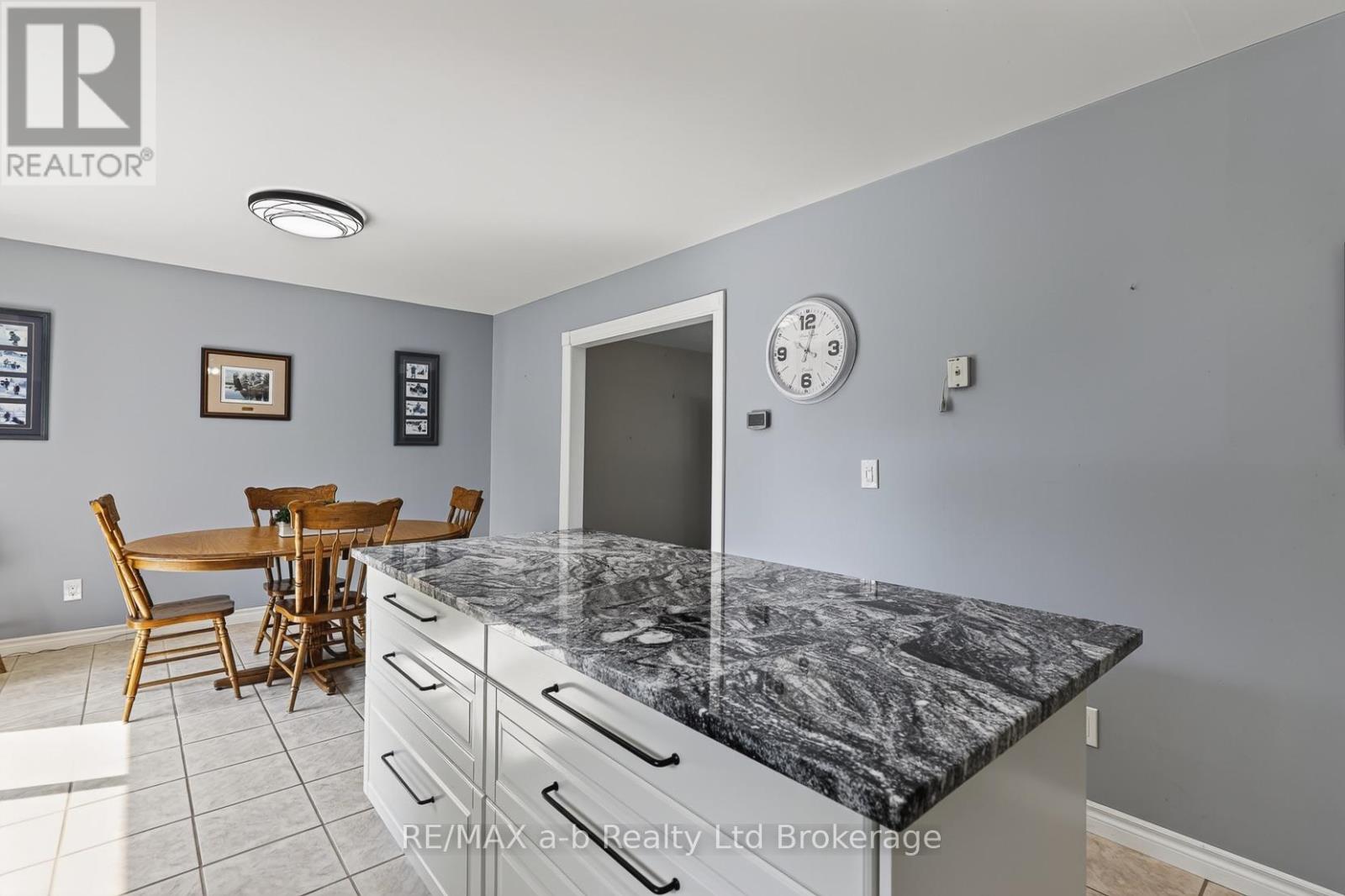 23 BURGESS STREET - 11