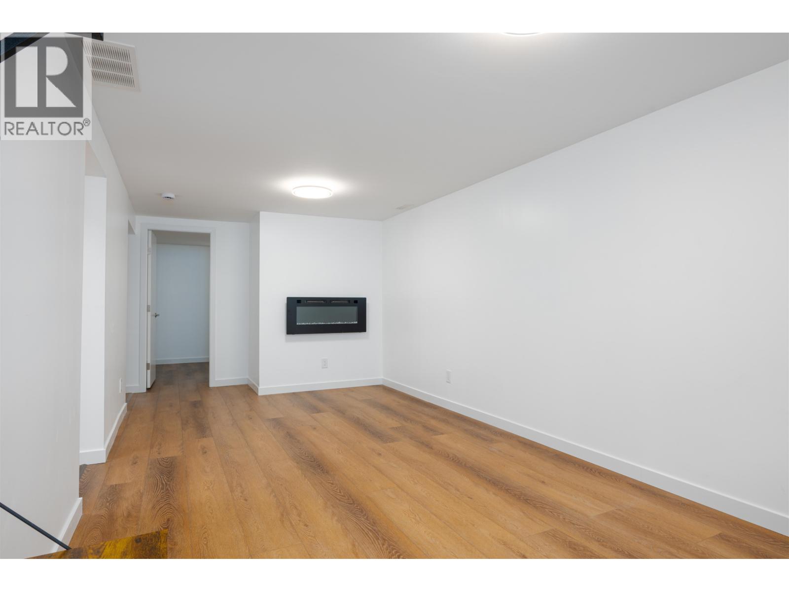 591 DOUGLAS STREET - 20
