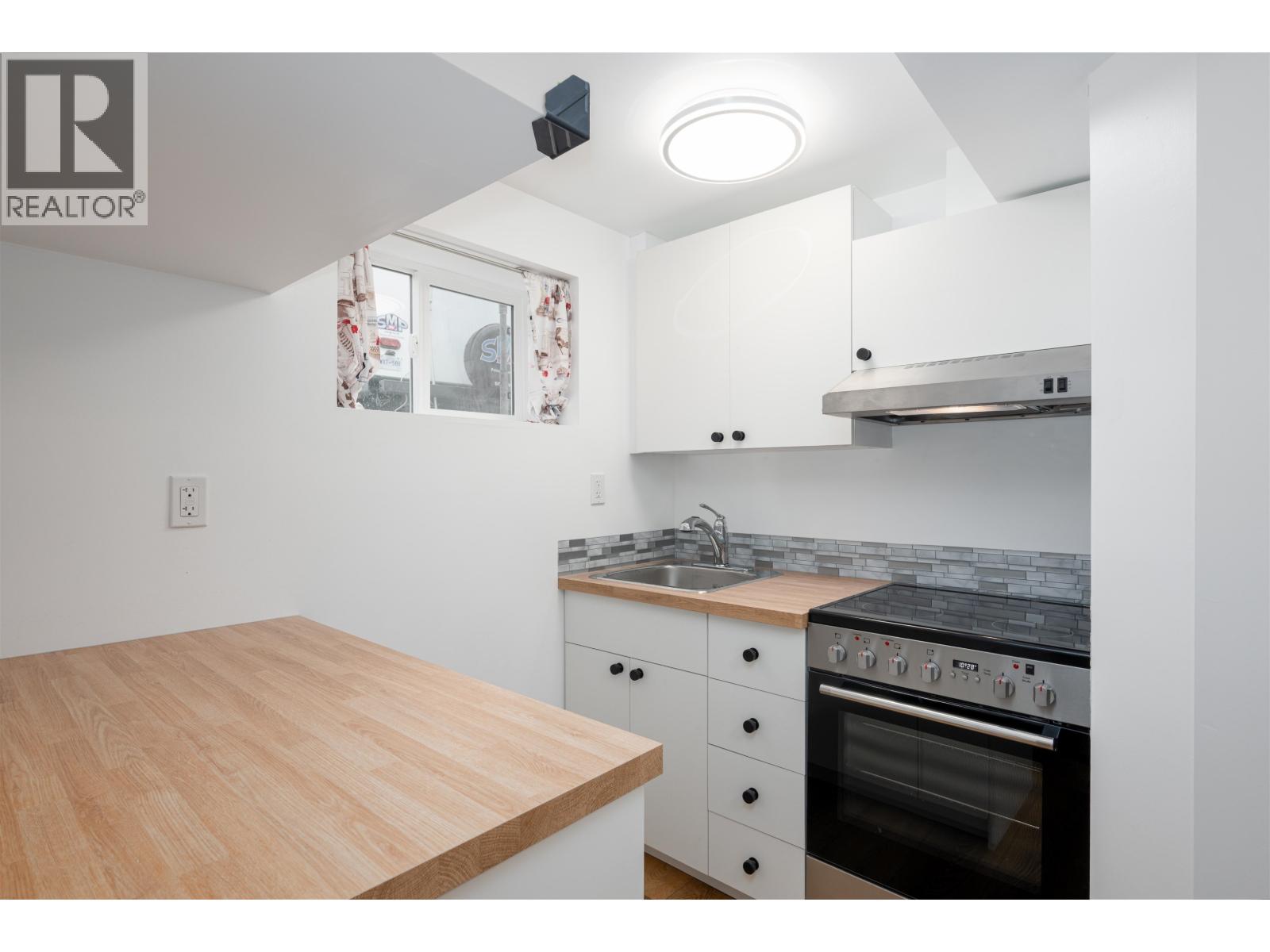 591 DOUGLAS STREET - 23