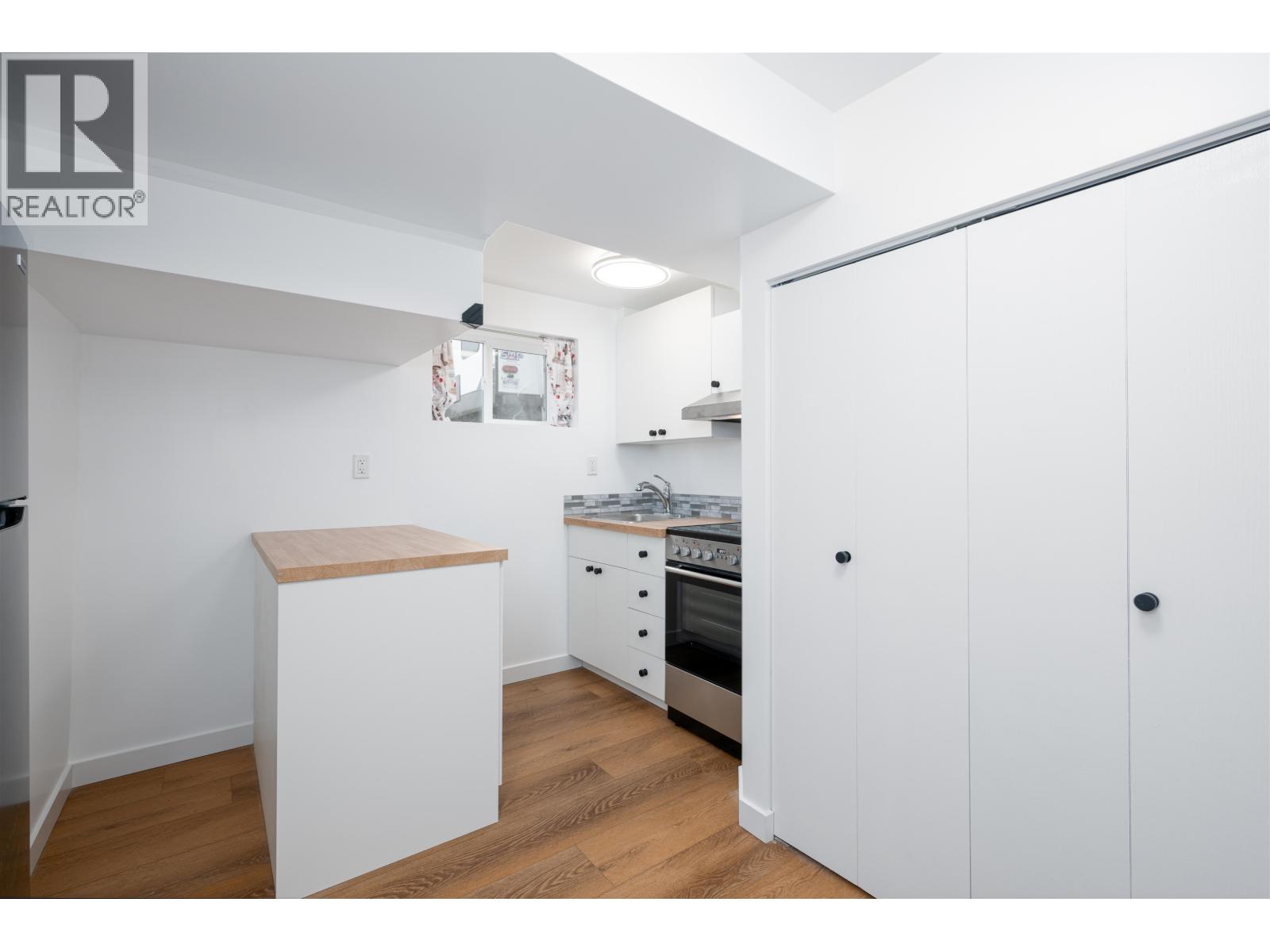 591 DOUGLAS STREET - 25