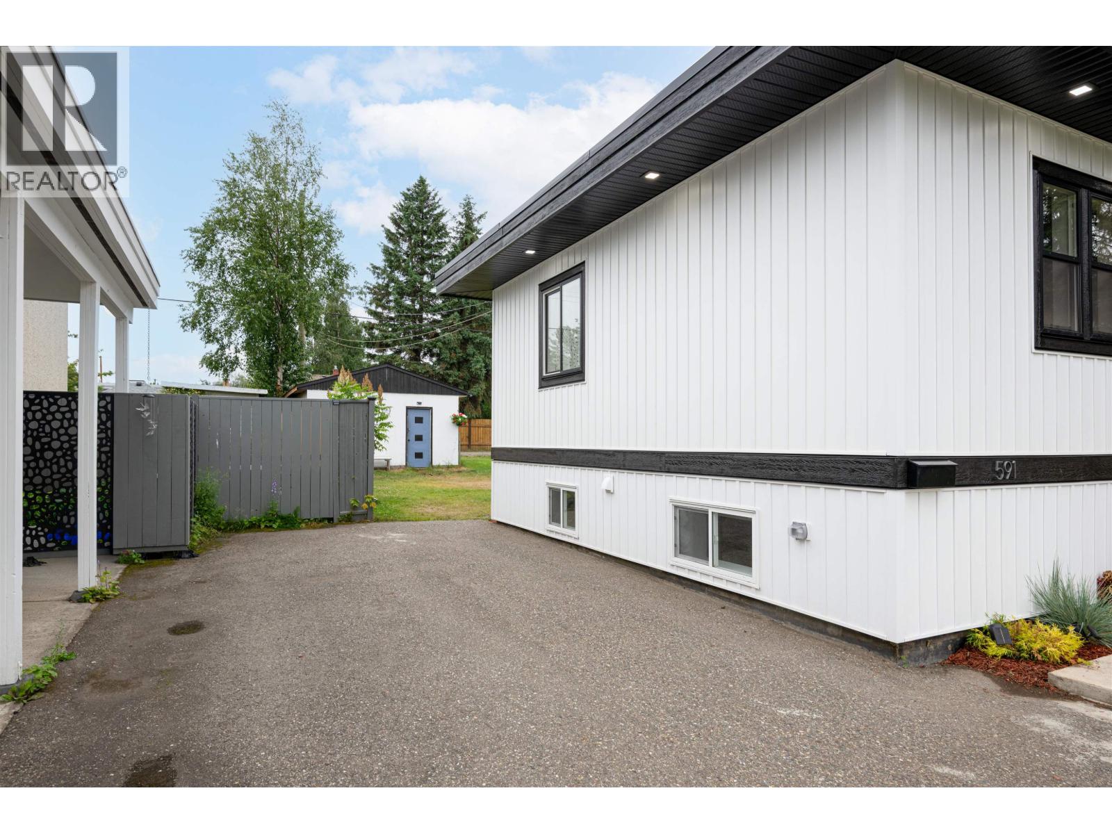 591 DOUGLAS STREET - 32