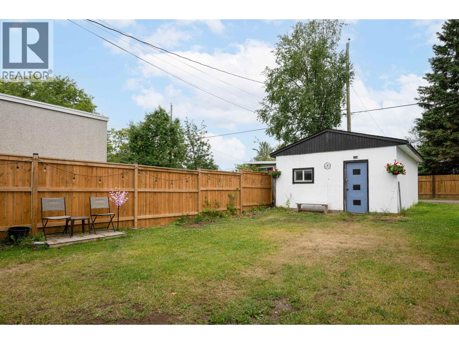 591 DOUGLAS STREET - 34