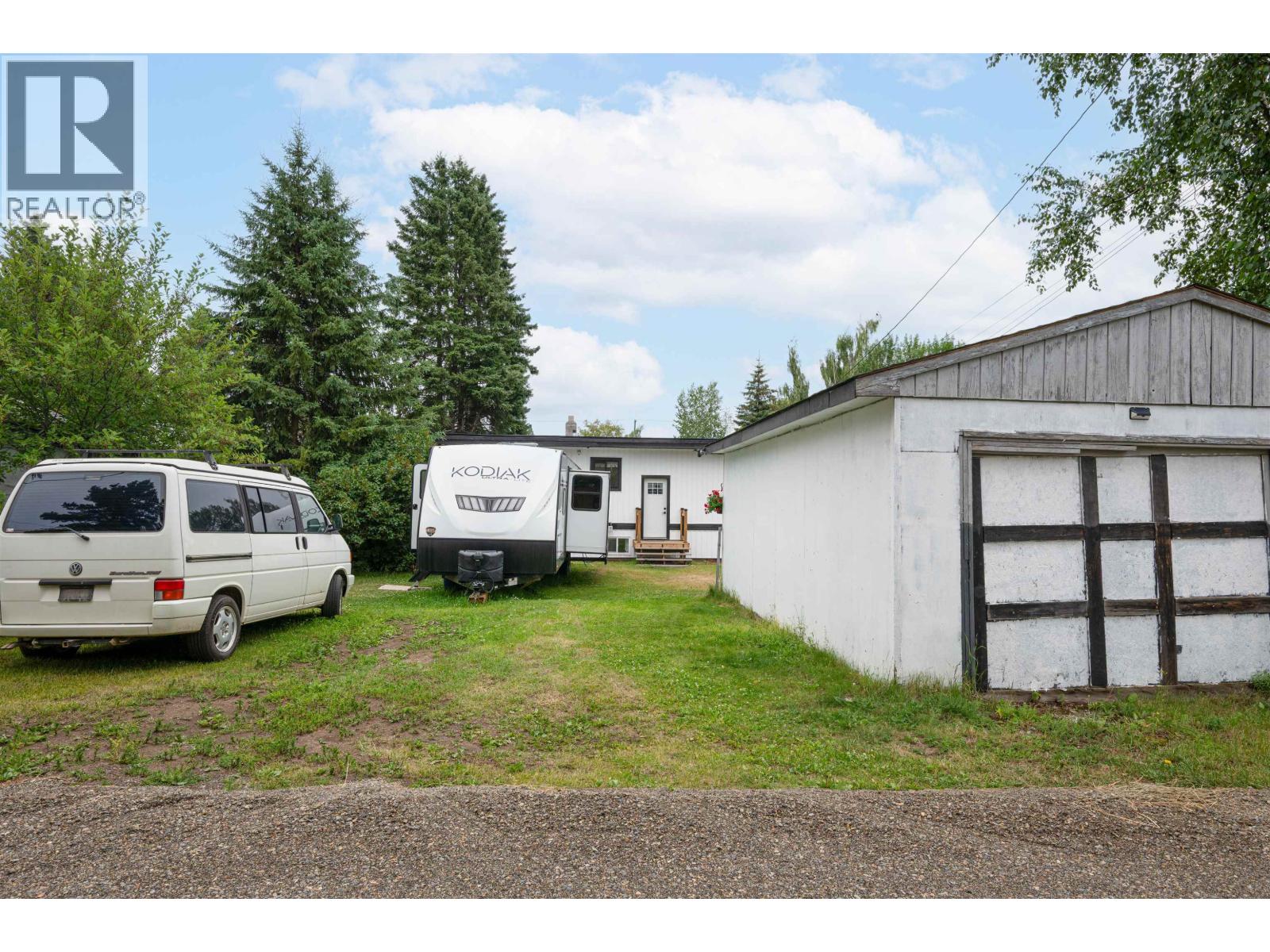 591 DOUGLAS STREET - 38