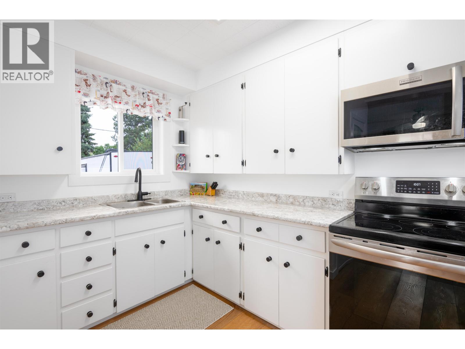 591 DOUGLAS STREET - 5