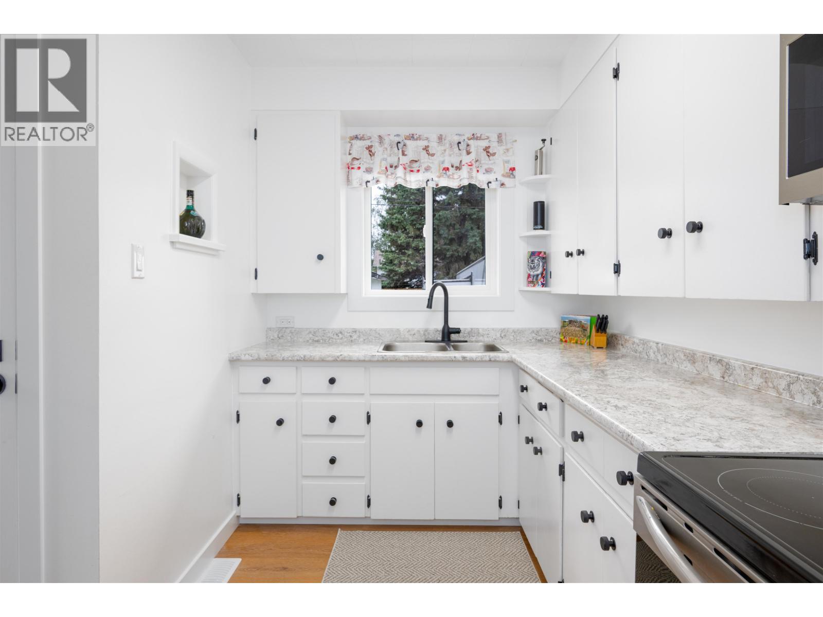 591 DOUGLAS STREET - 6