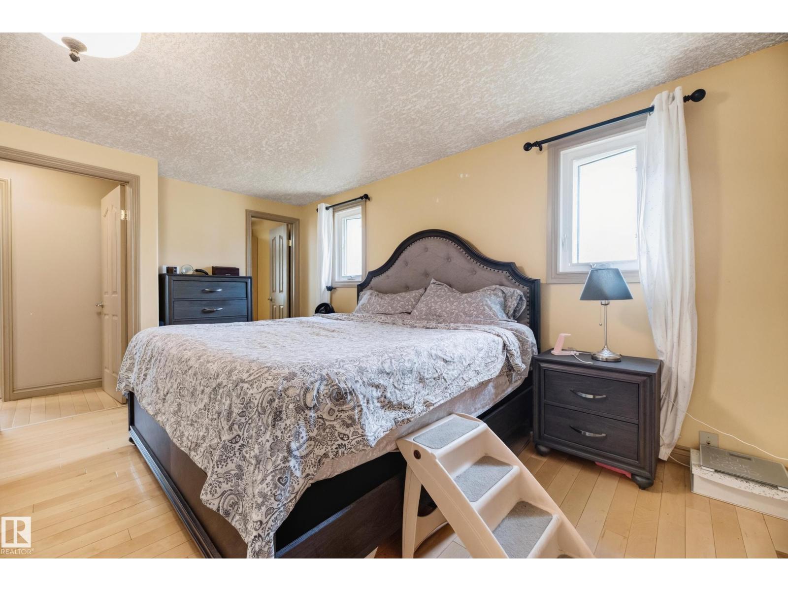 13204 47 ST NW - 26