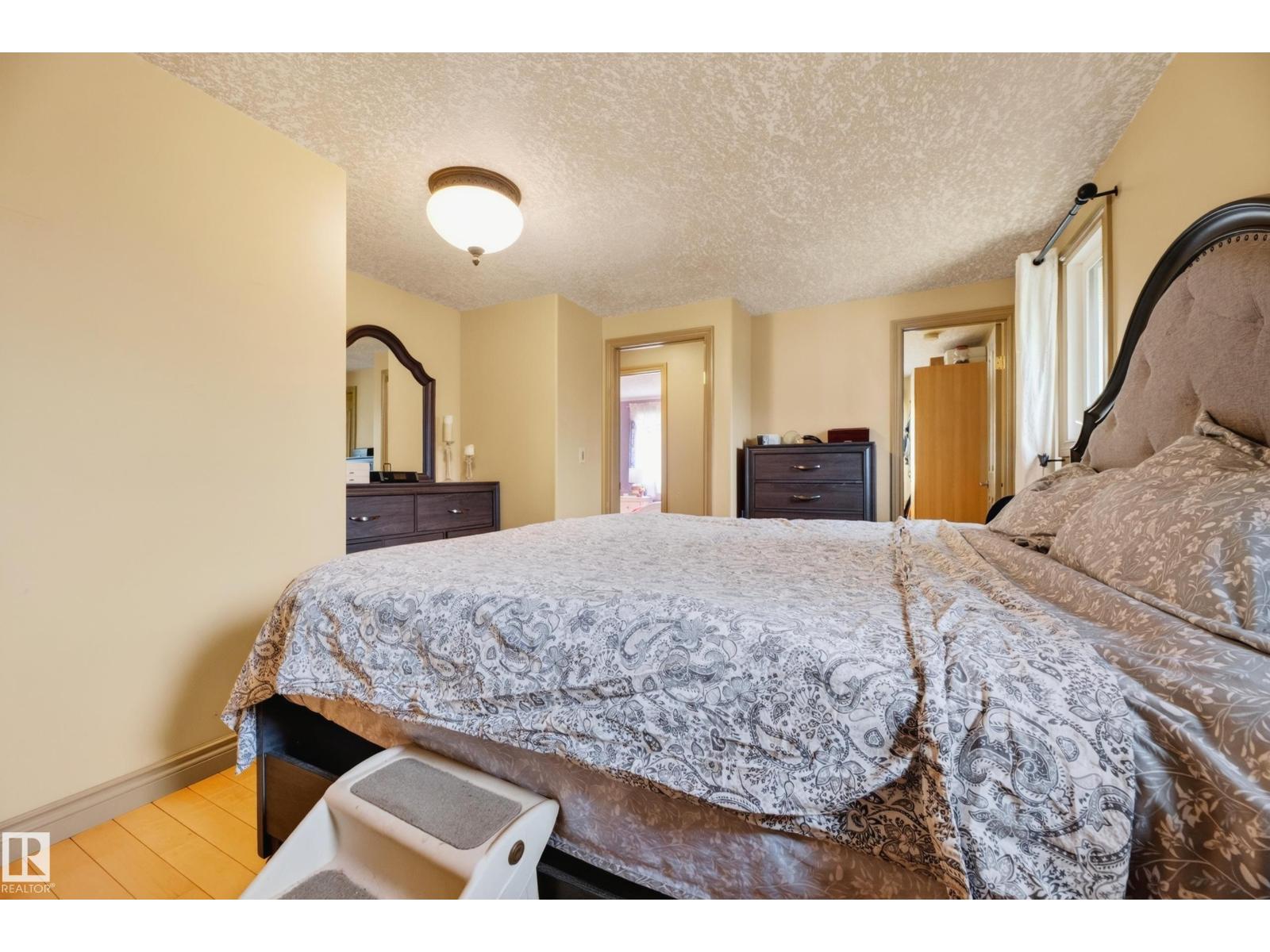 13204 47 ST NW - 27