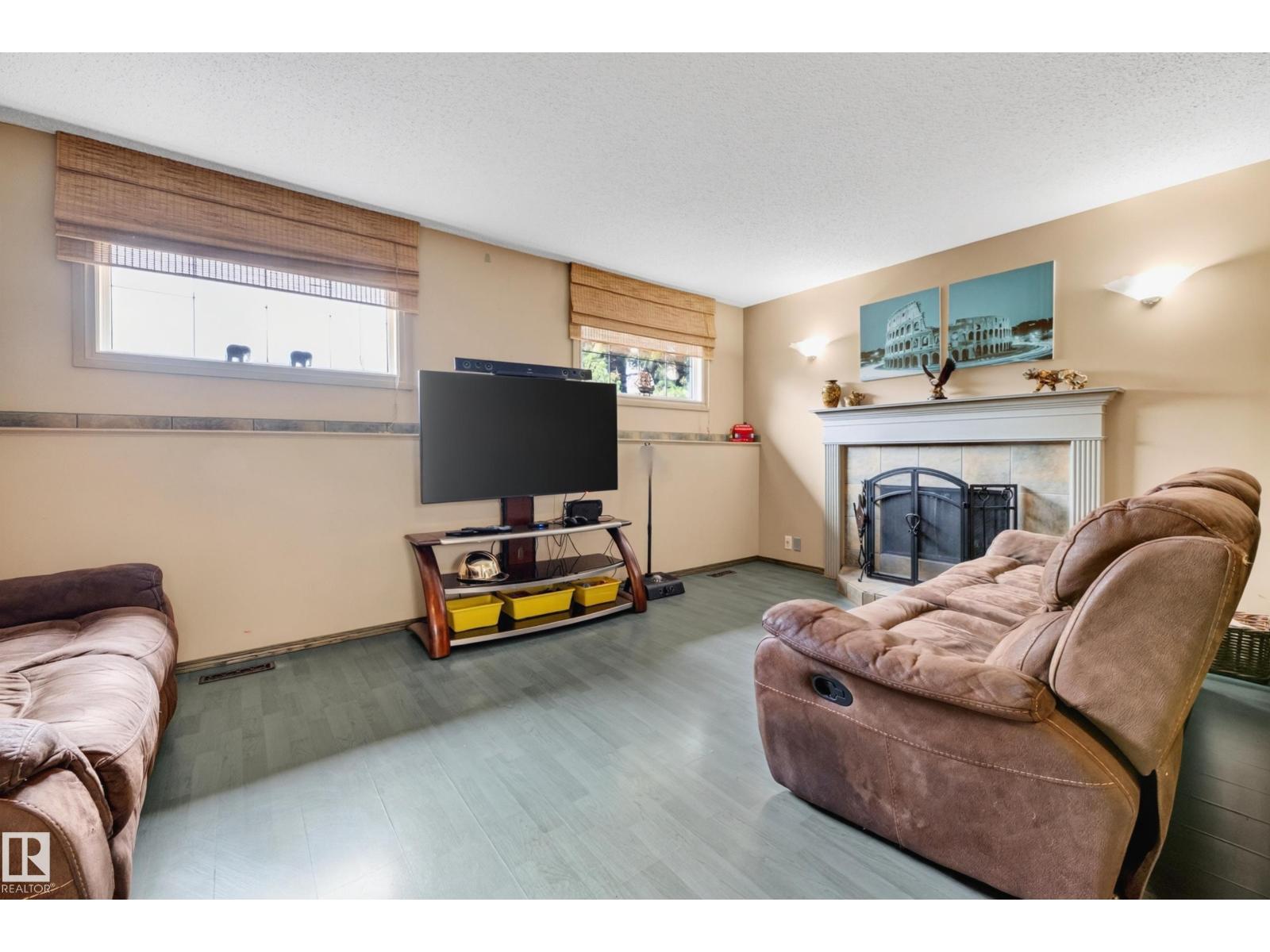 13204 47 ST NW - 36