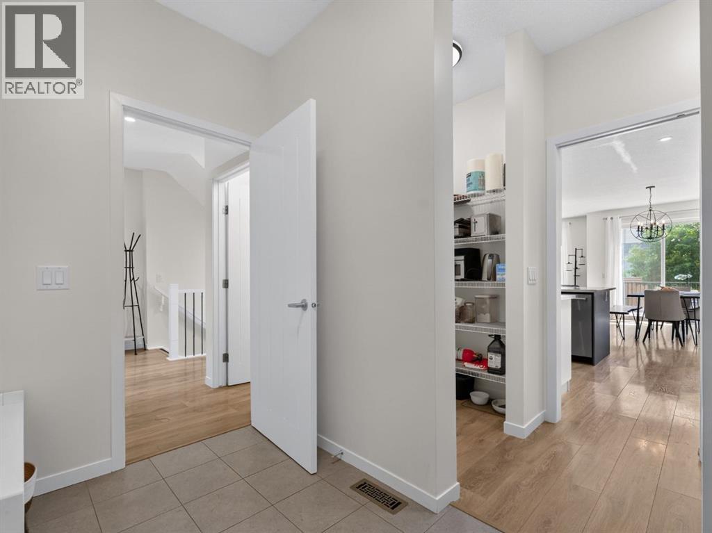 228 Masters Crescent SE - 21