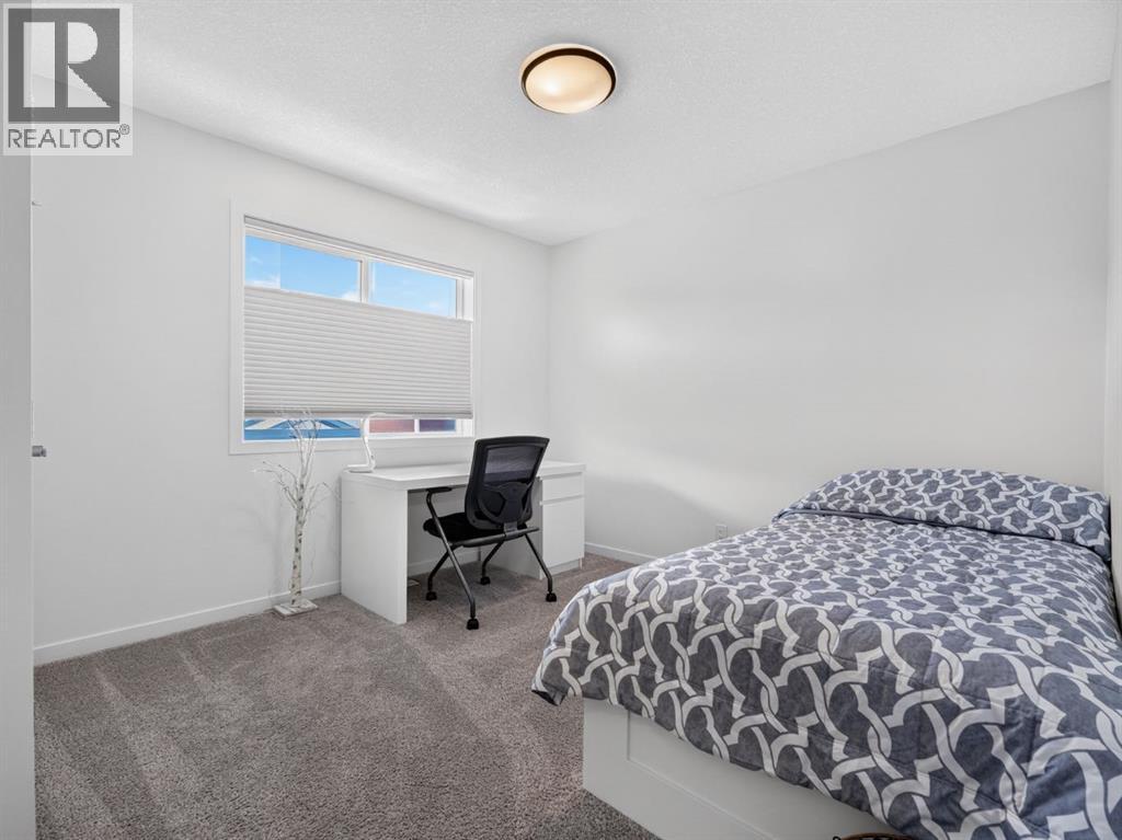 228 Masters Crescent SE - 36