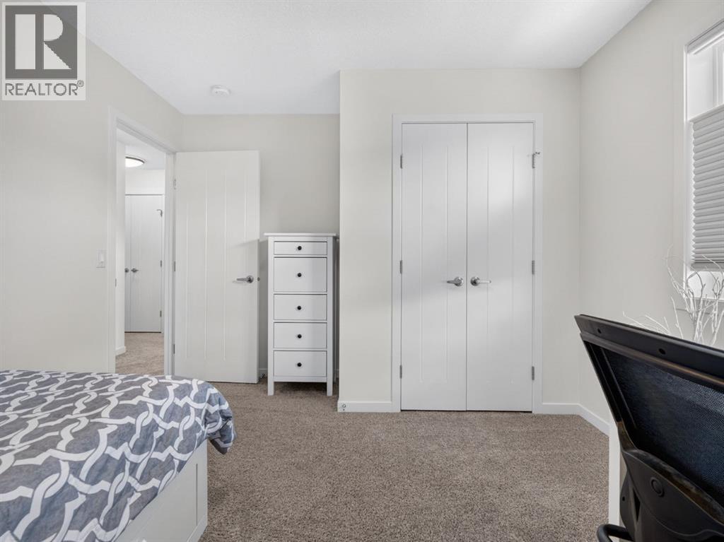 228 Masters Crescent SE - 37