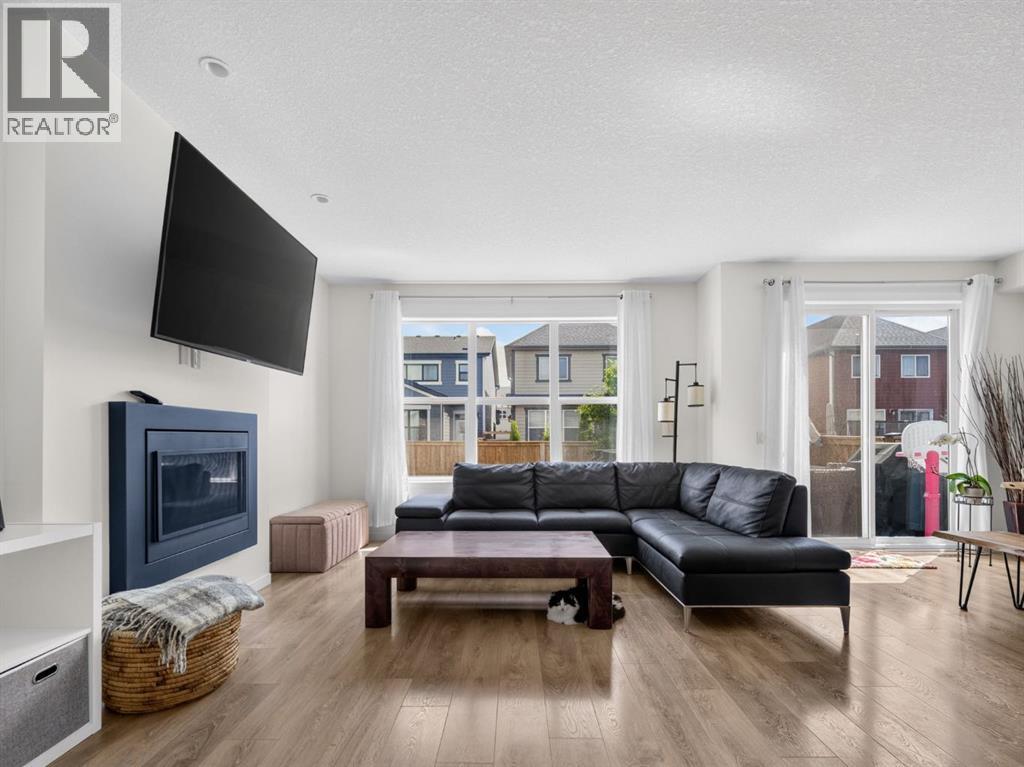 228 Masters Crescent SE - 18
