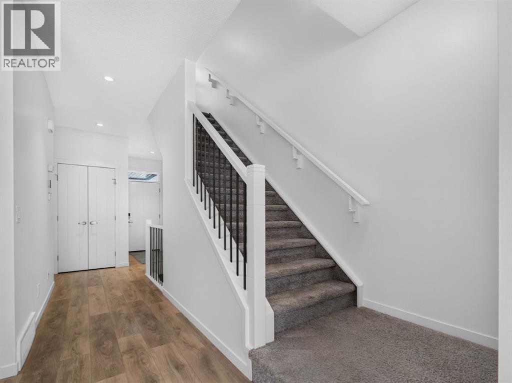 228 Masters Crescent SE - 25