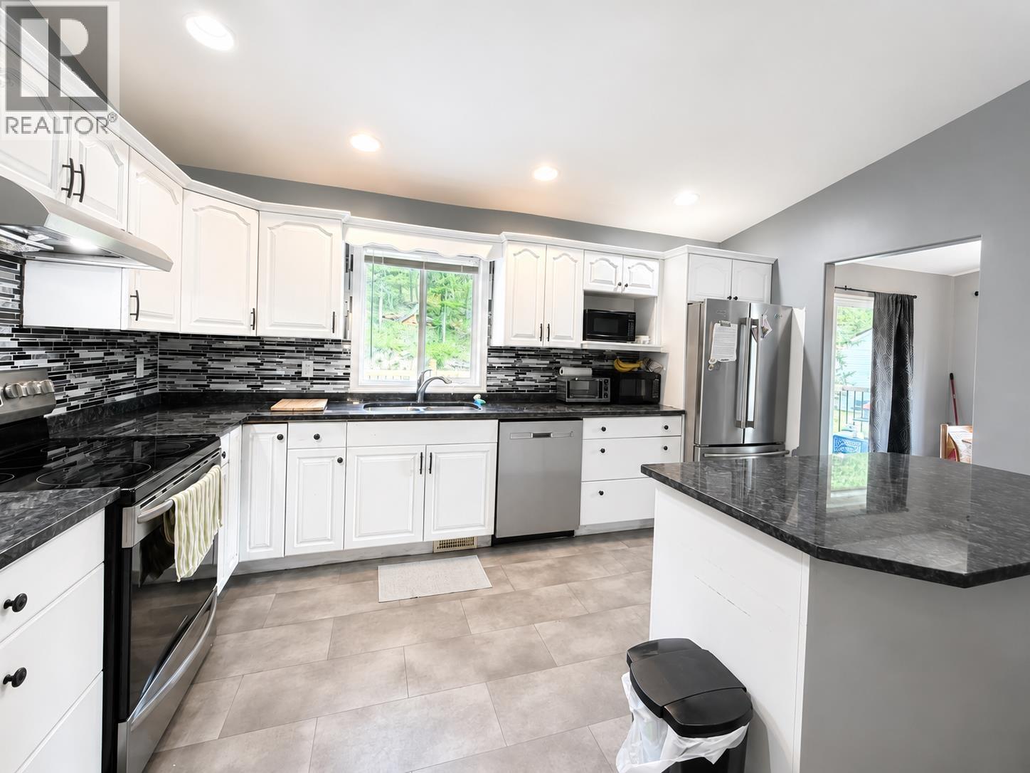 4010 N CARIBOO 97 HIGHWAY - 11