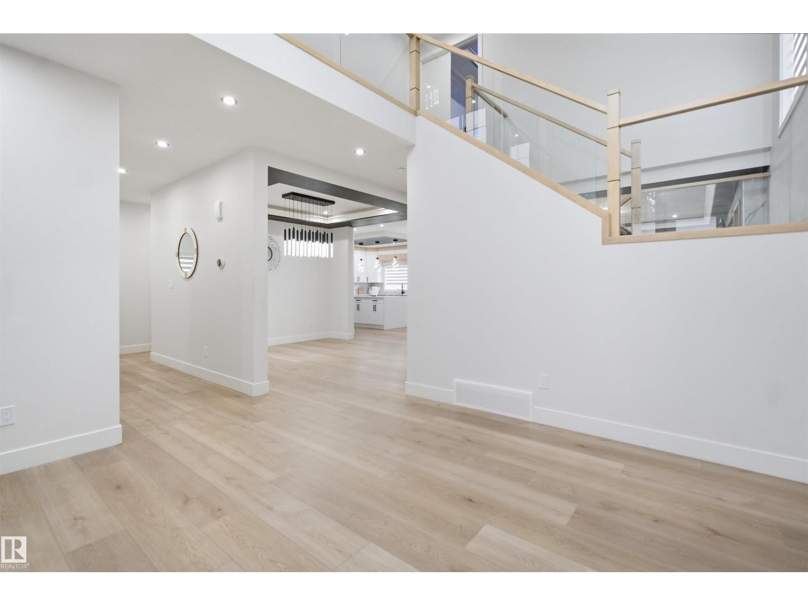 304 33 AV NW - 6