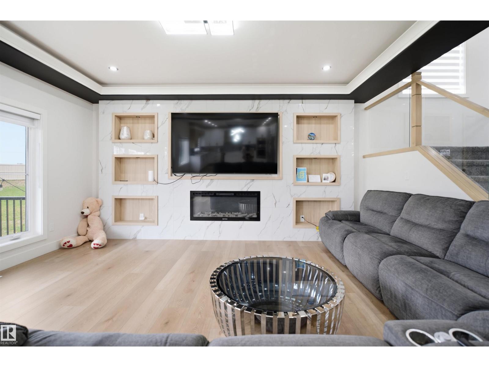 304 33 AV NW - 18