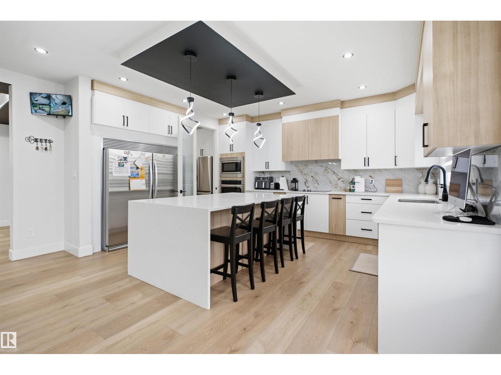 304 33 AV NW - 15