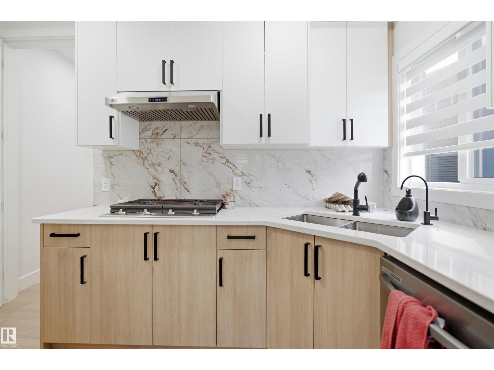 304 33 AV NW - 13
