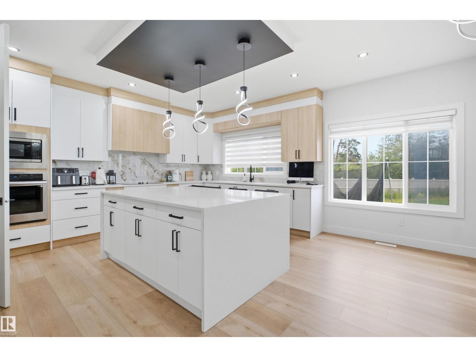 304 33 AV NW - 16