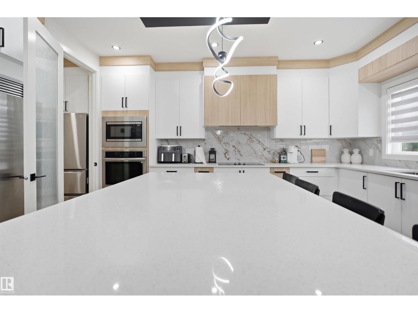 304 33 AV NW - 14