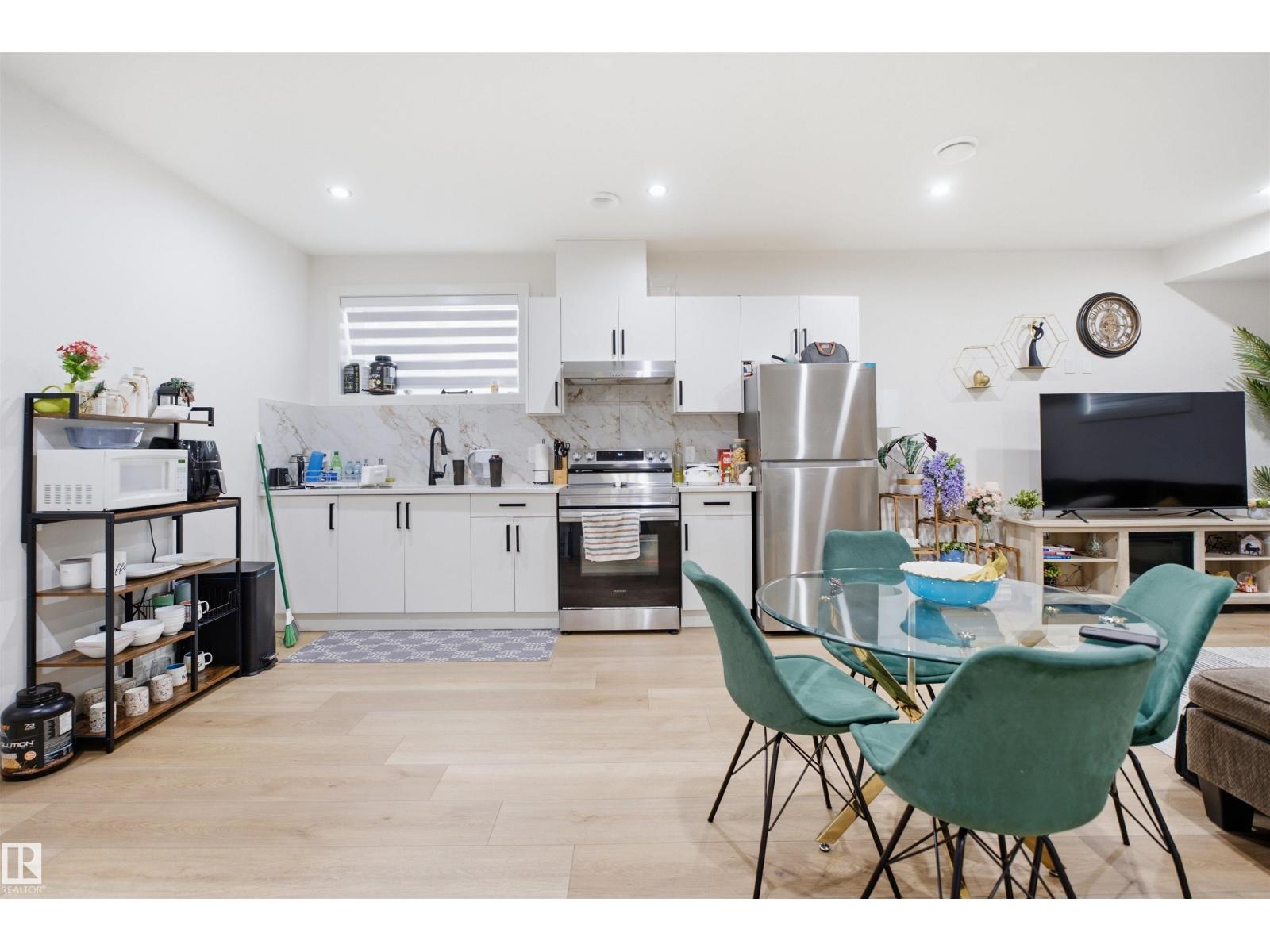304 33 AV NW - 53