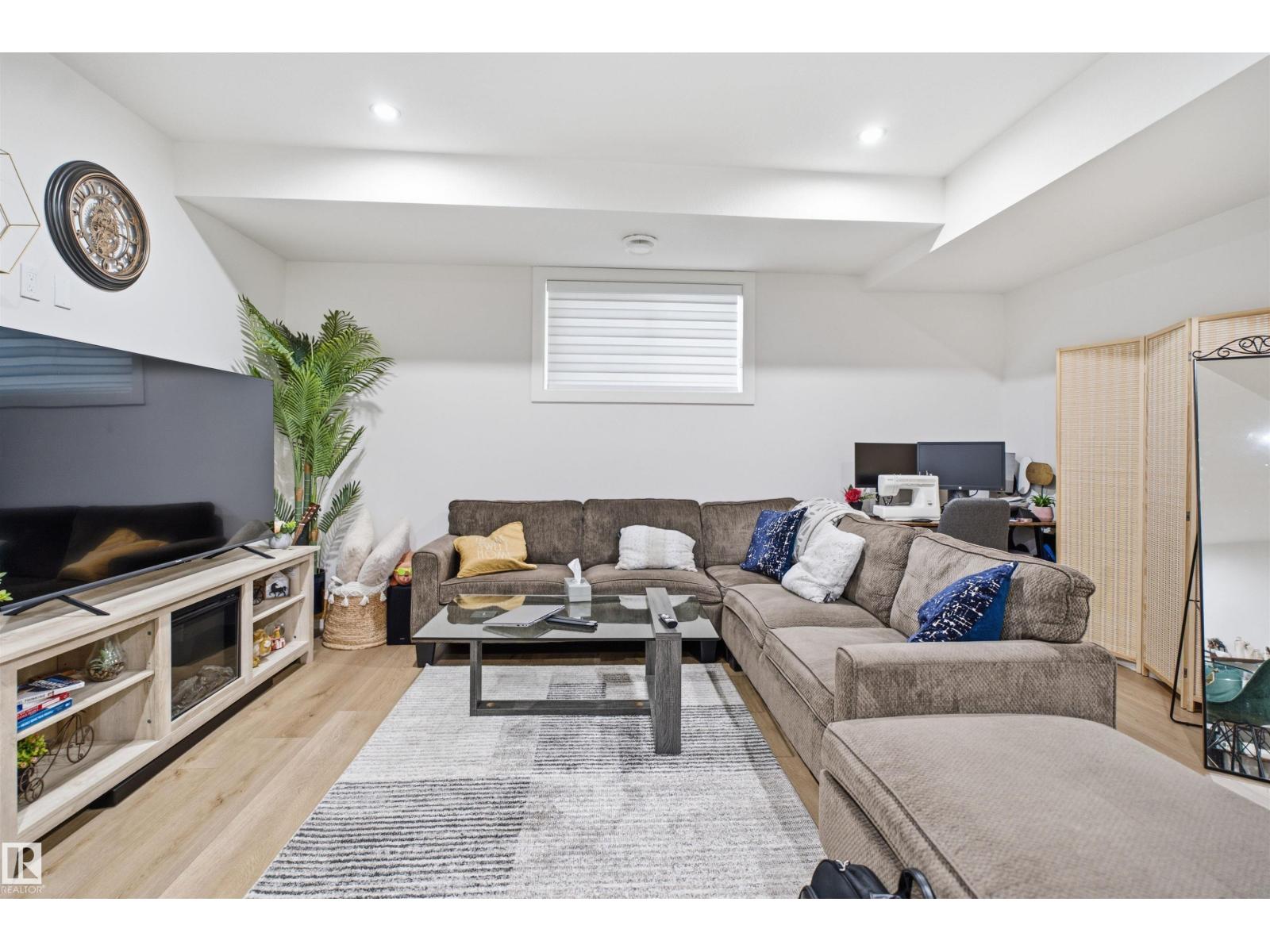 304 33 AV NW - 51