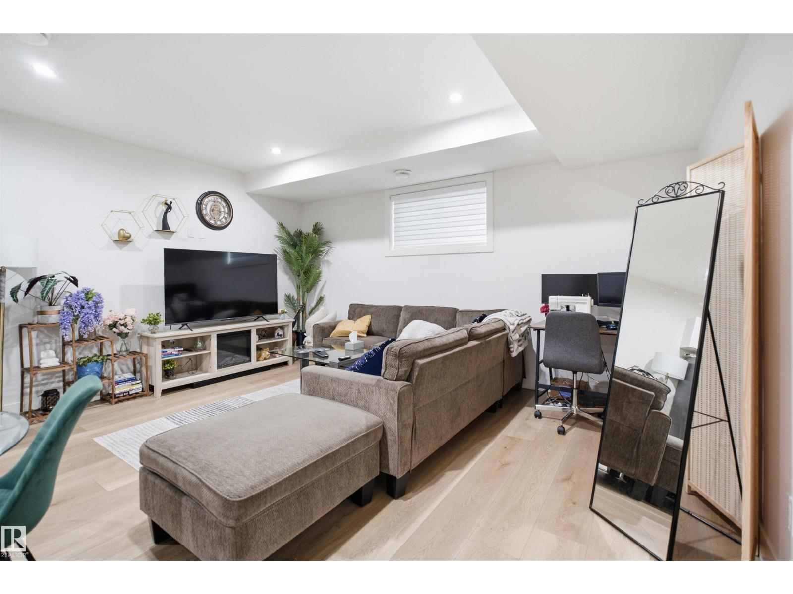 304 33 AV NW - 50