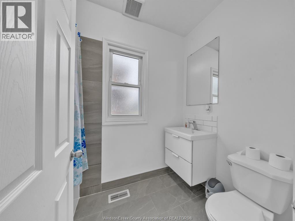 1096 HALL - 13