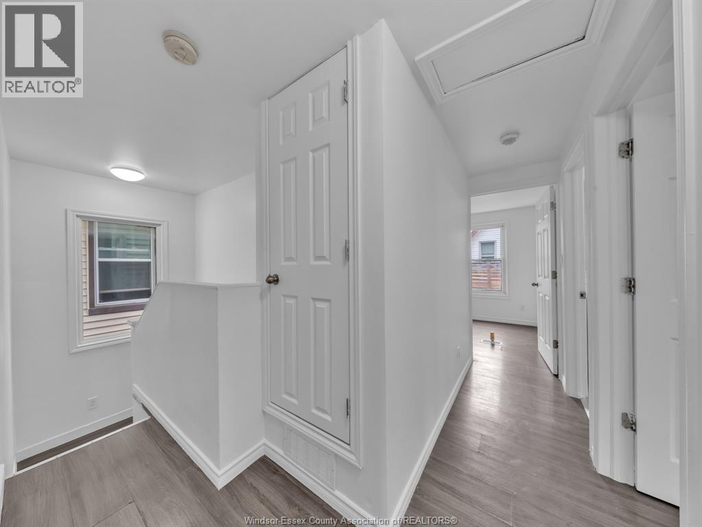 1096 HALL - 23