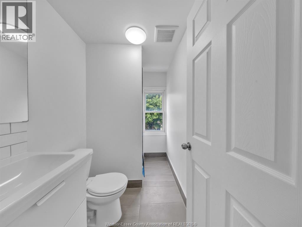 1096 HALL - 25