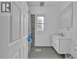 1096 Hall, Windsor, ON N9A2M7 Photo 14