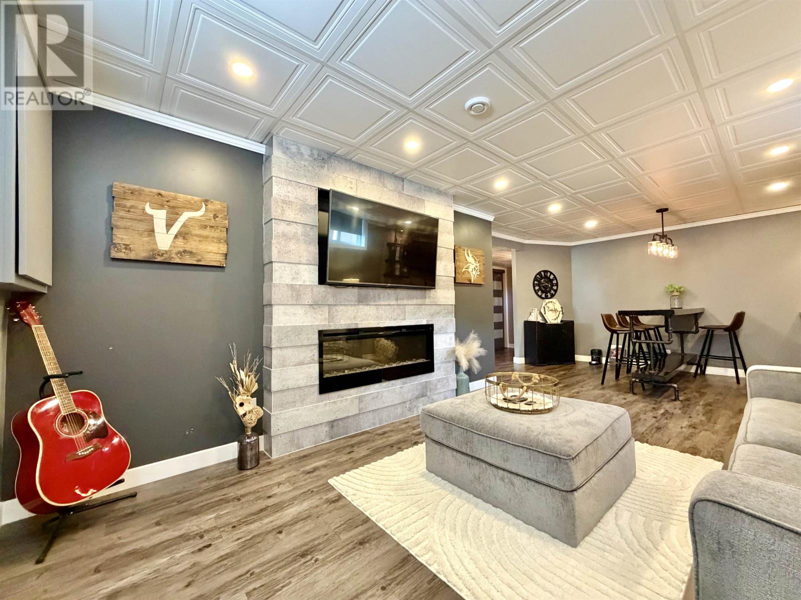 358 Daniel AVE - 23