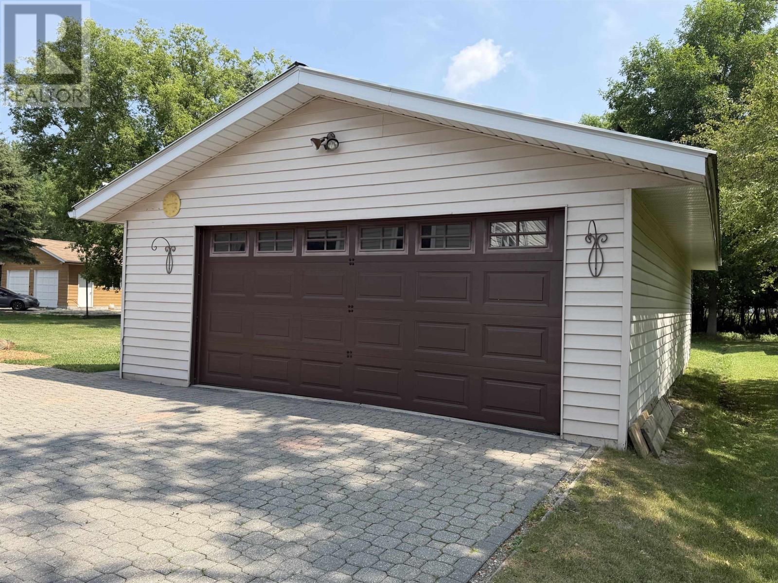 358 Daniel AVE - 33
