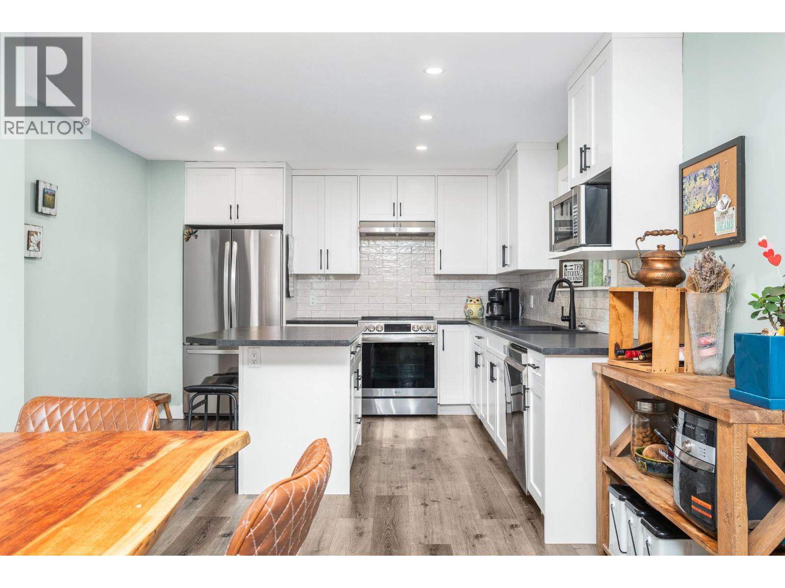 6596 Lavington Way - 10