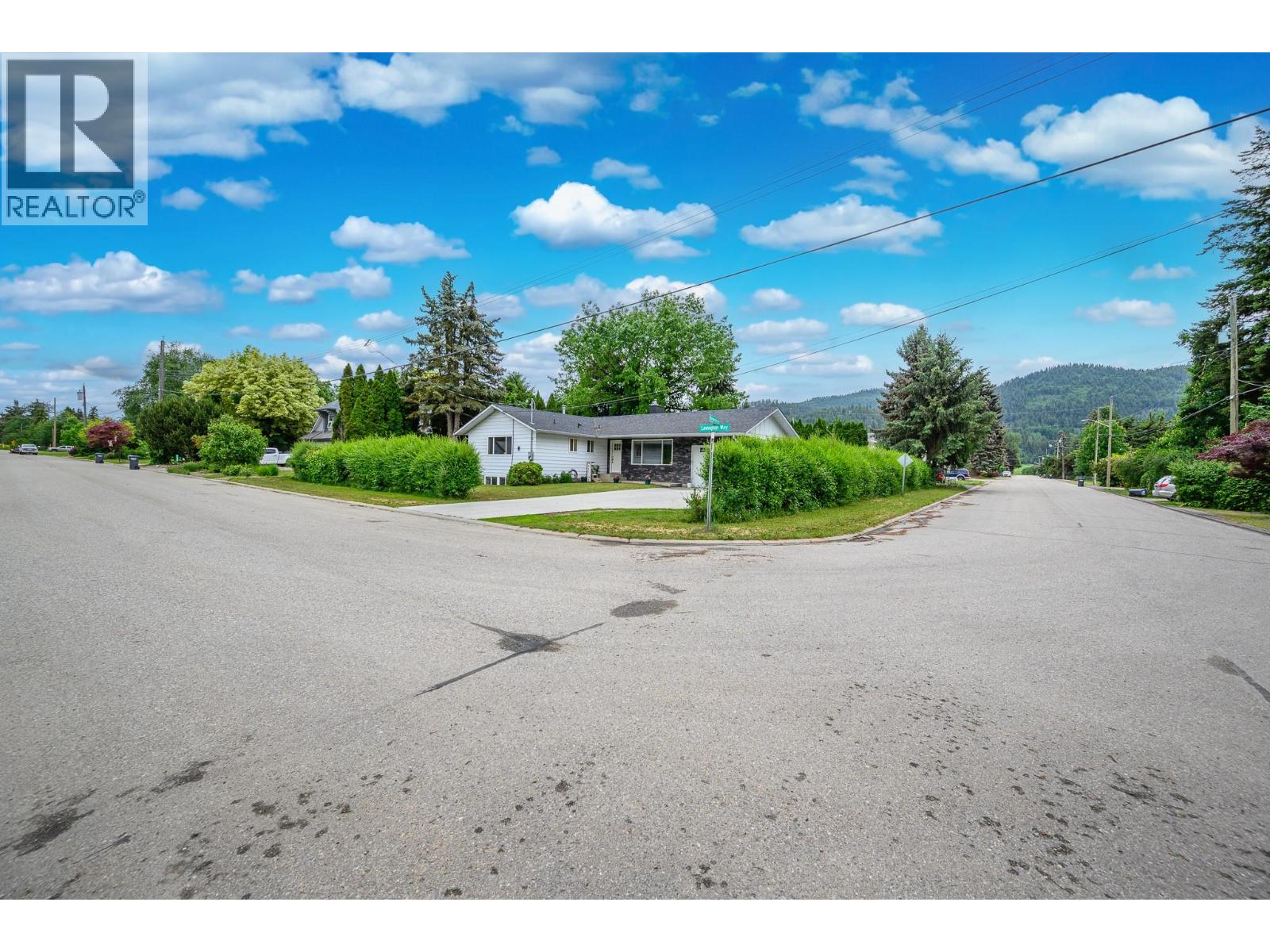 6596 Lavington Way - 4