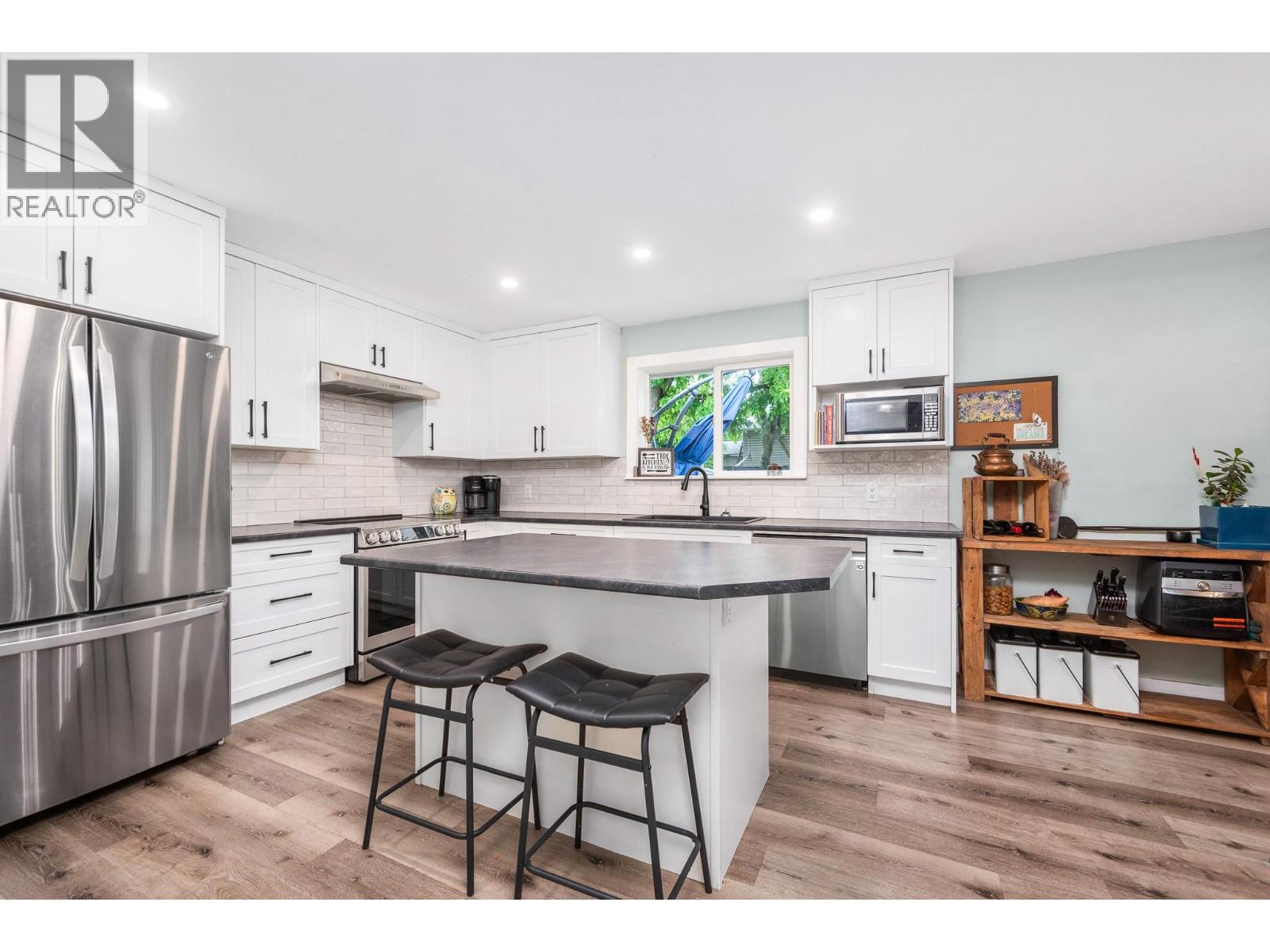 6596 Lavington Way - 11