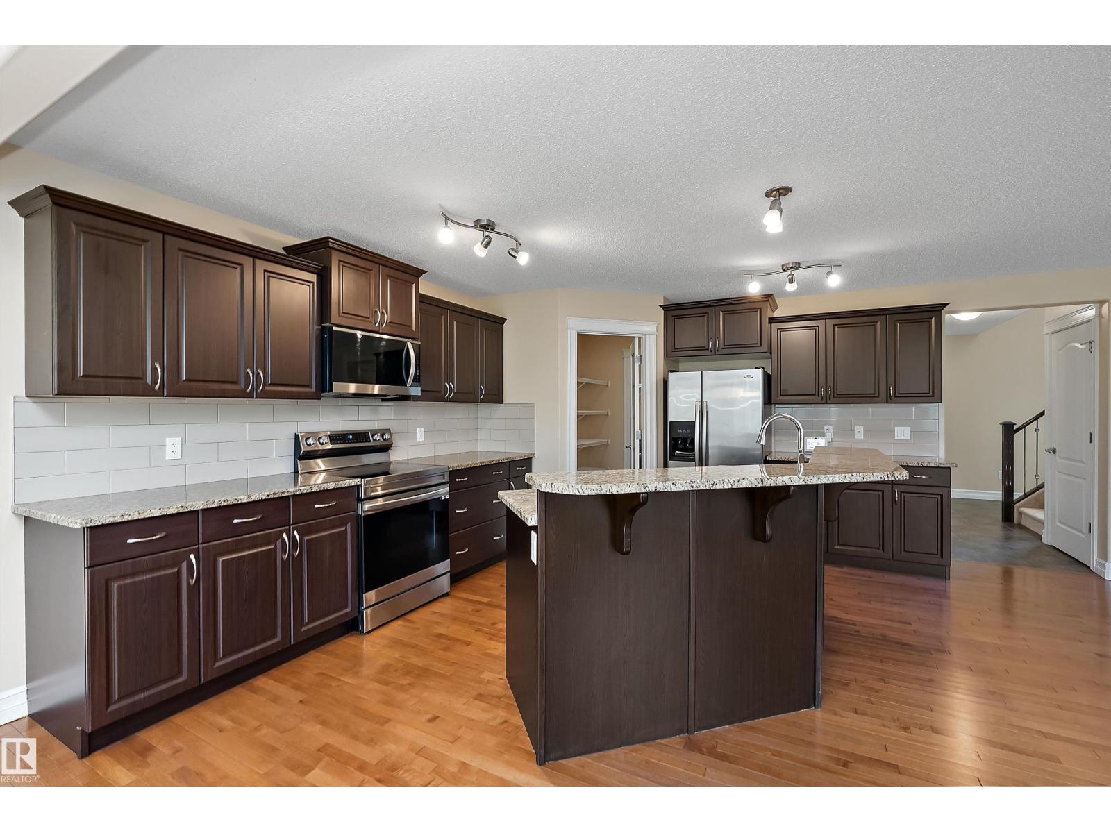 17330 8A AV SW - 9