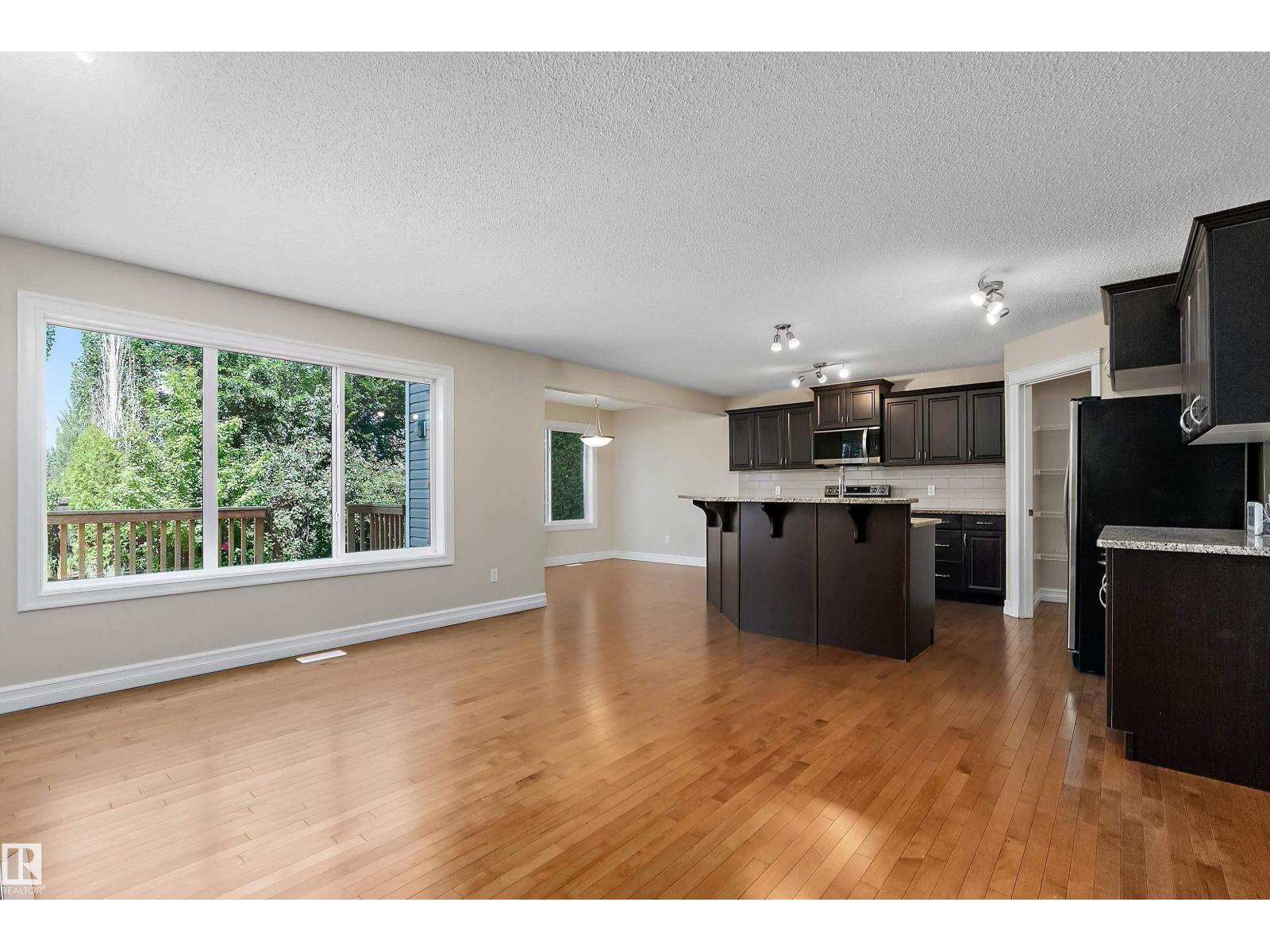 17330 8A AV SW - 5