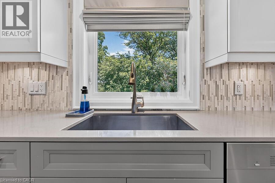 26 FREELAND Court - 12