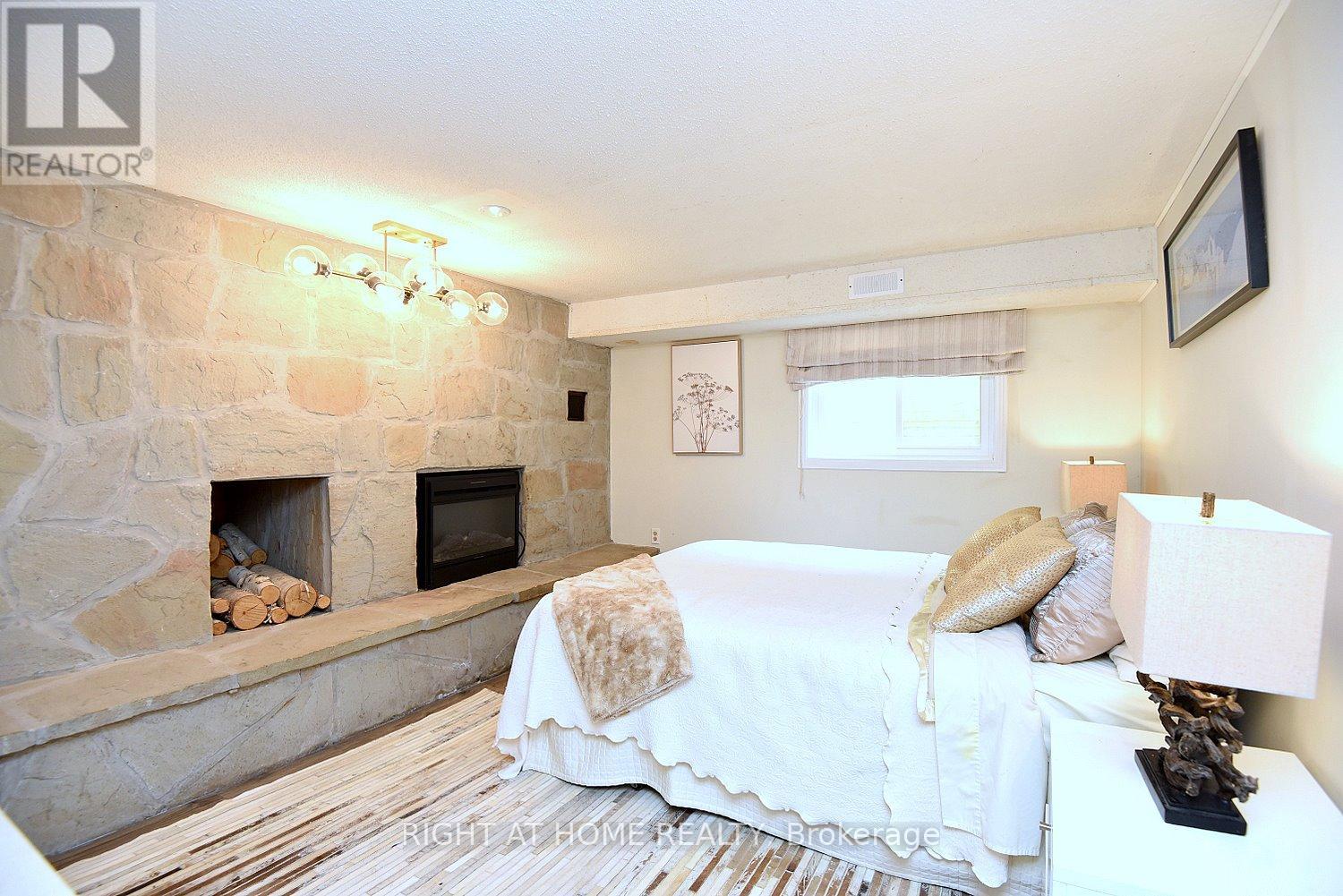 4299 LAKESHORE ROAD - 31
