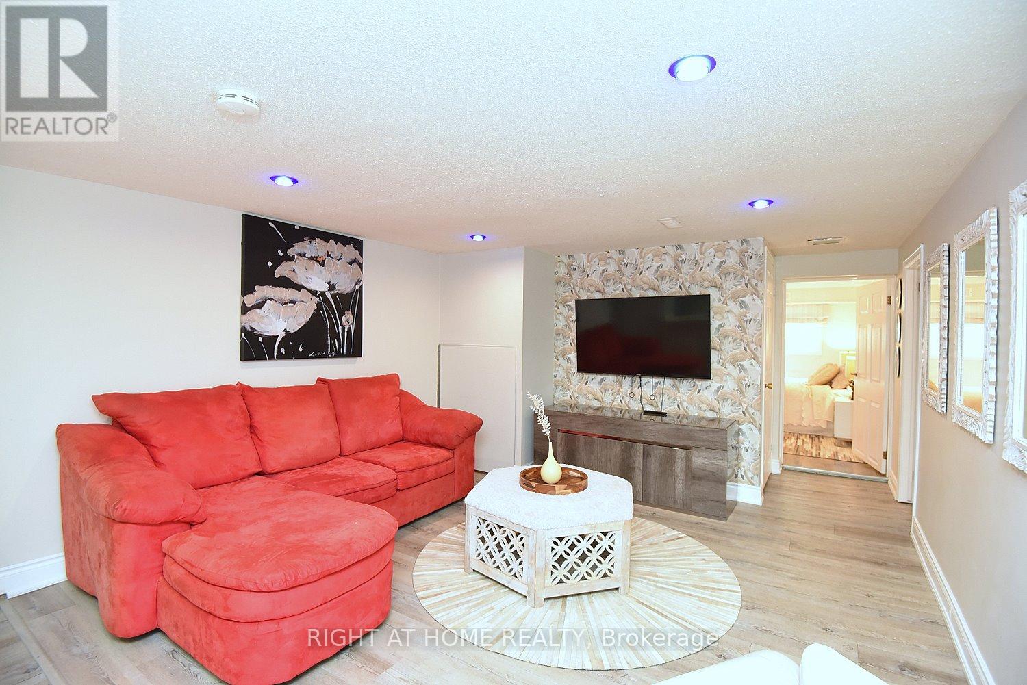 4299 LAKESHORE ROAD - 28