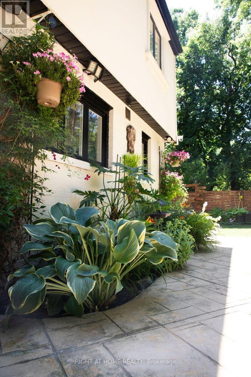 4299 LAKESHORE ROAD - 38