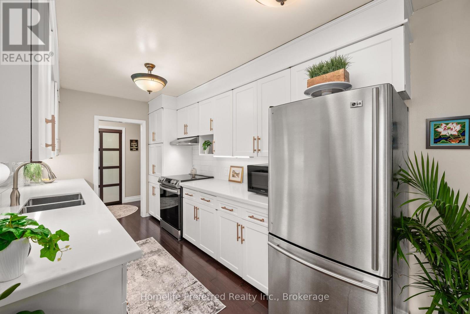 548 BISSVIEW AVENUE - 11