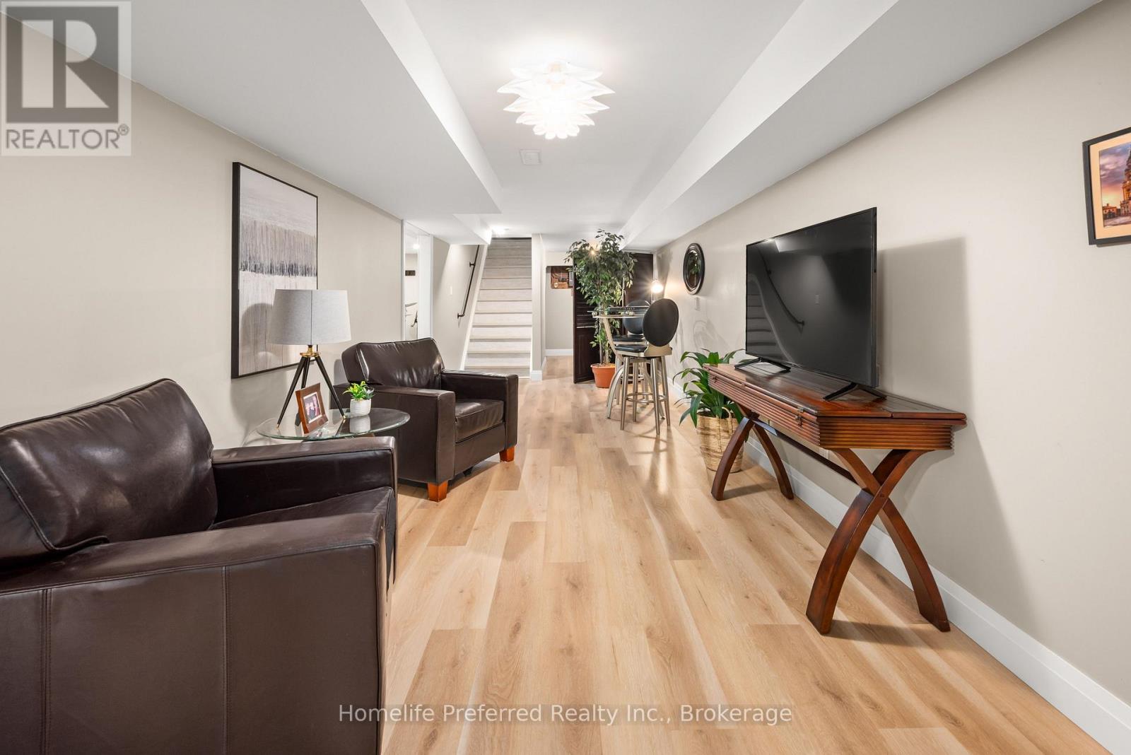 548 BISSVIEW AVENUE - 32
