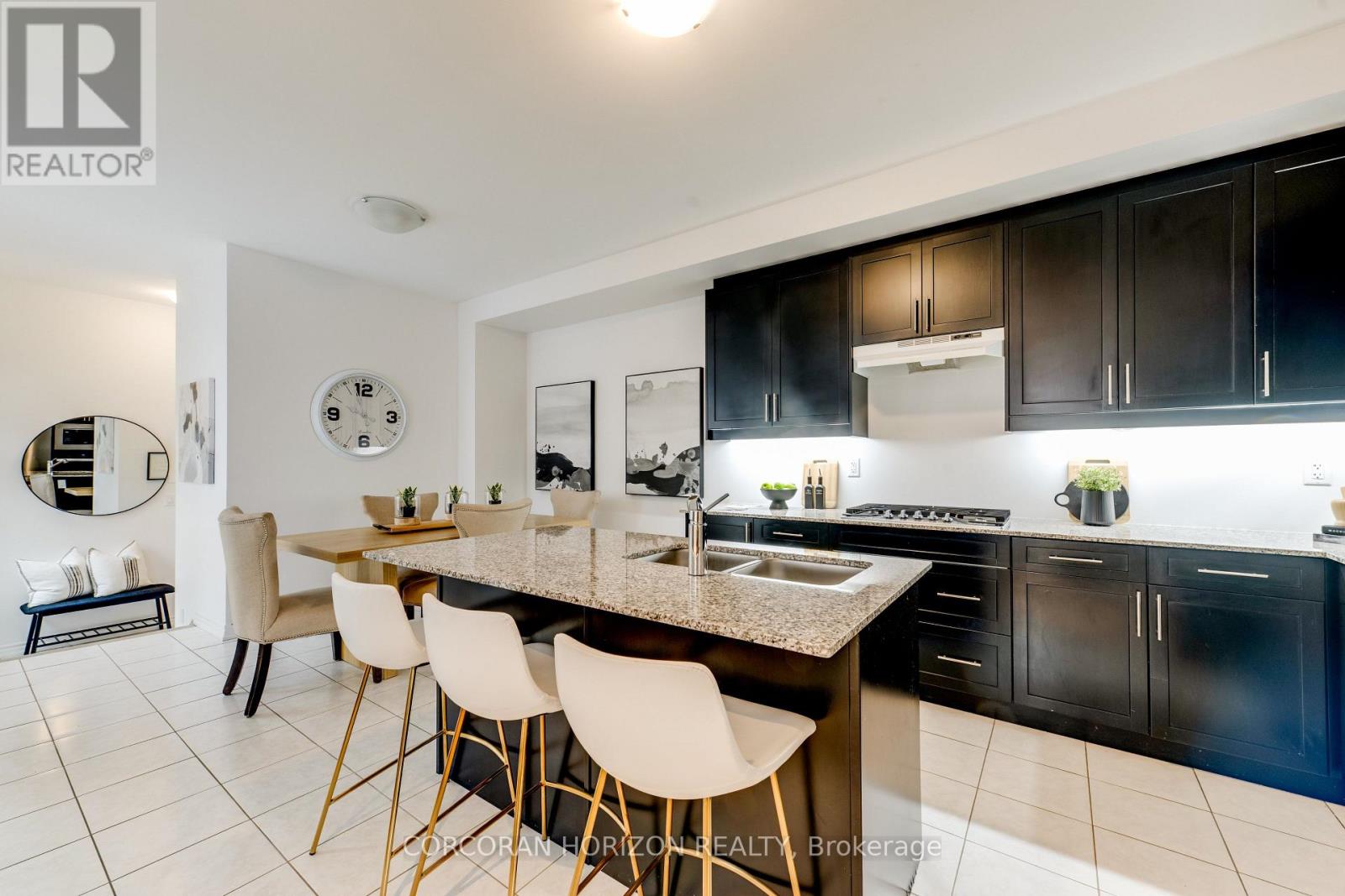 15 MOUNTAINSIDE CRESCENT - 13