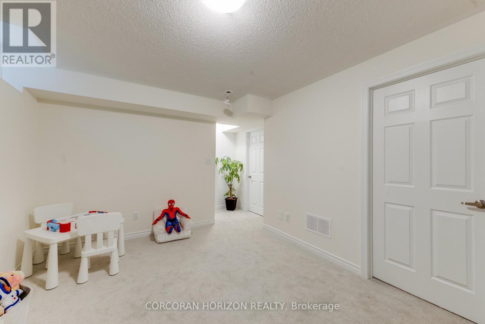 15 MOUNTAINSIDE CRESCENT - 39