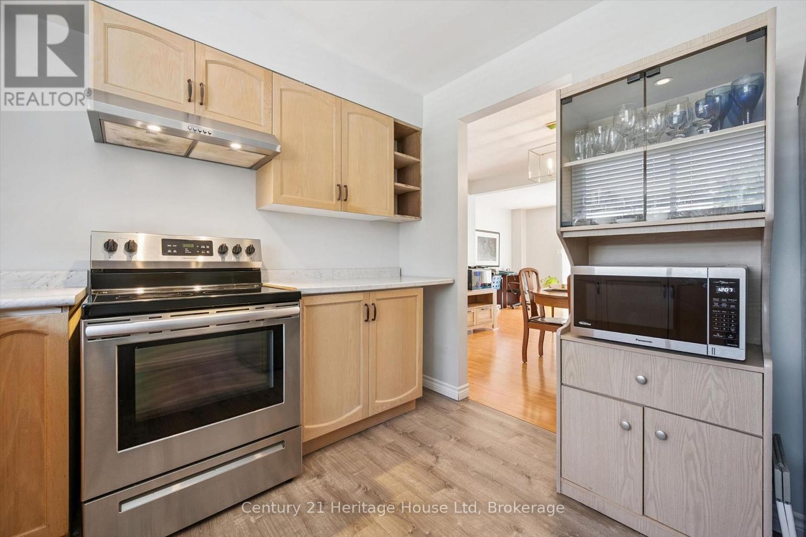 201 SILVERCREEK 15 PARKWAY N - 11