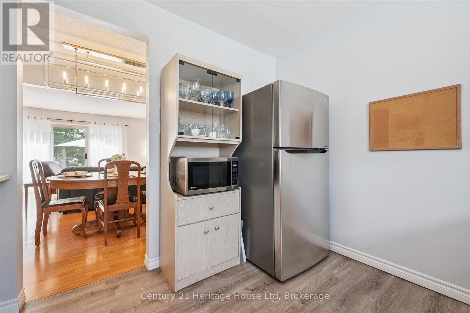 201 SILVERCREEK 15 PARKWAY N - 12