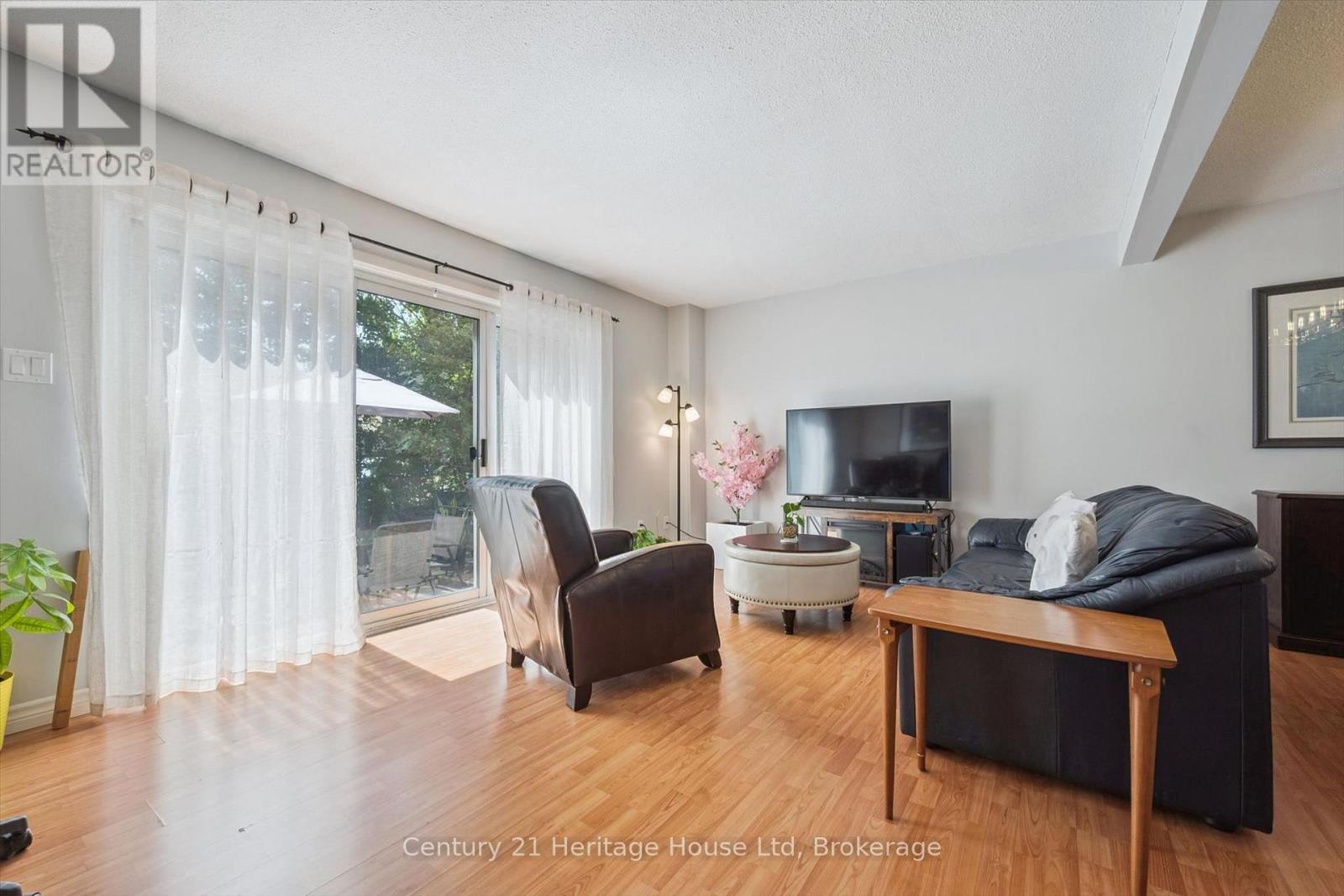 201 SILVERCREEK 15 PARKWAY N - 4